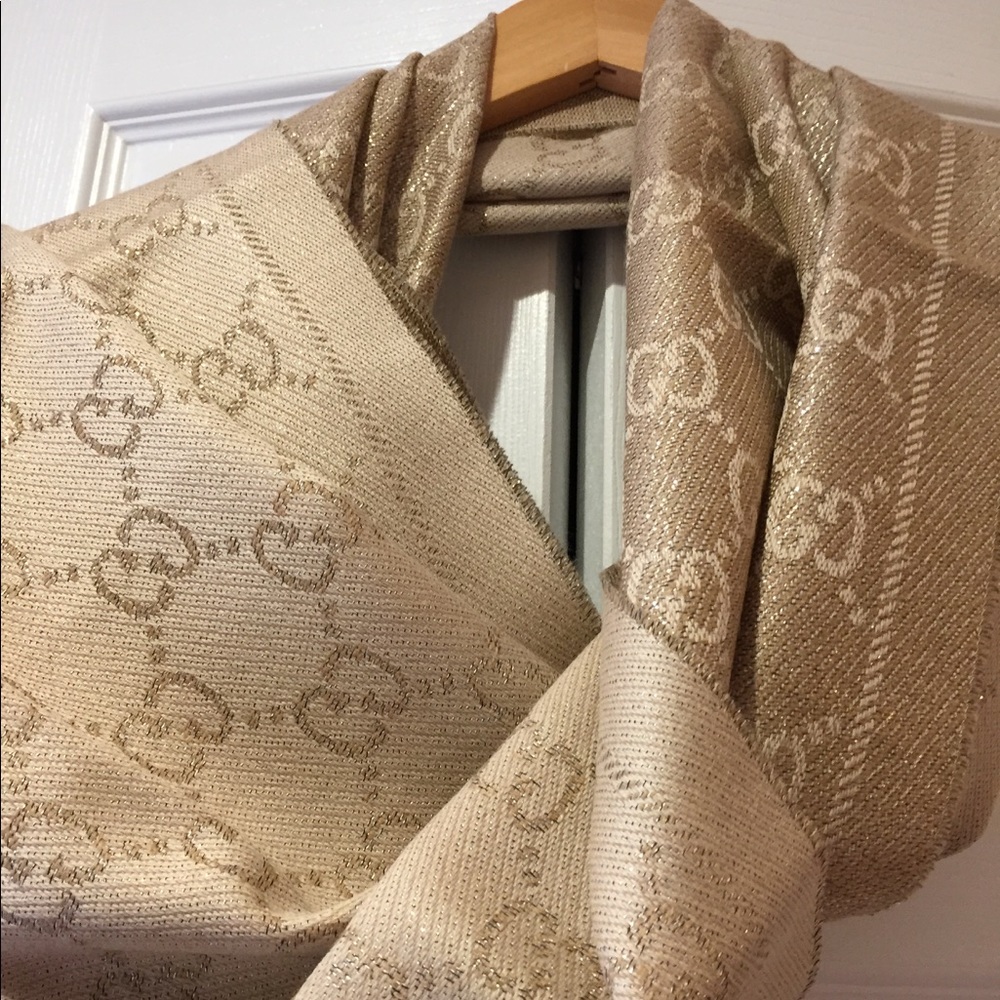 Authentic Stunning Gucci Shimmer Scarf/Wrap - Picture 5 of 8